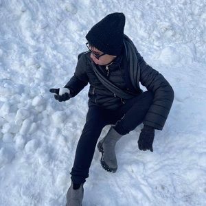 Meet your Posher, Jj